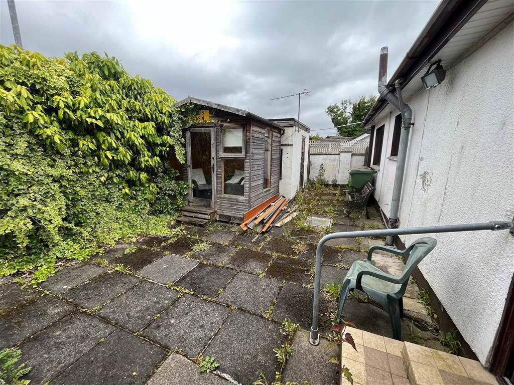CASH OFFERS ONLY, 19 Glen View 11 of 11