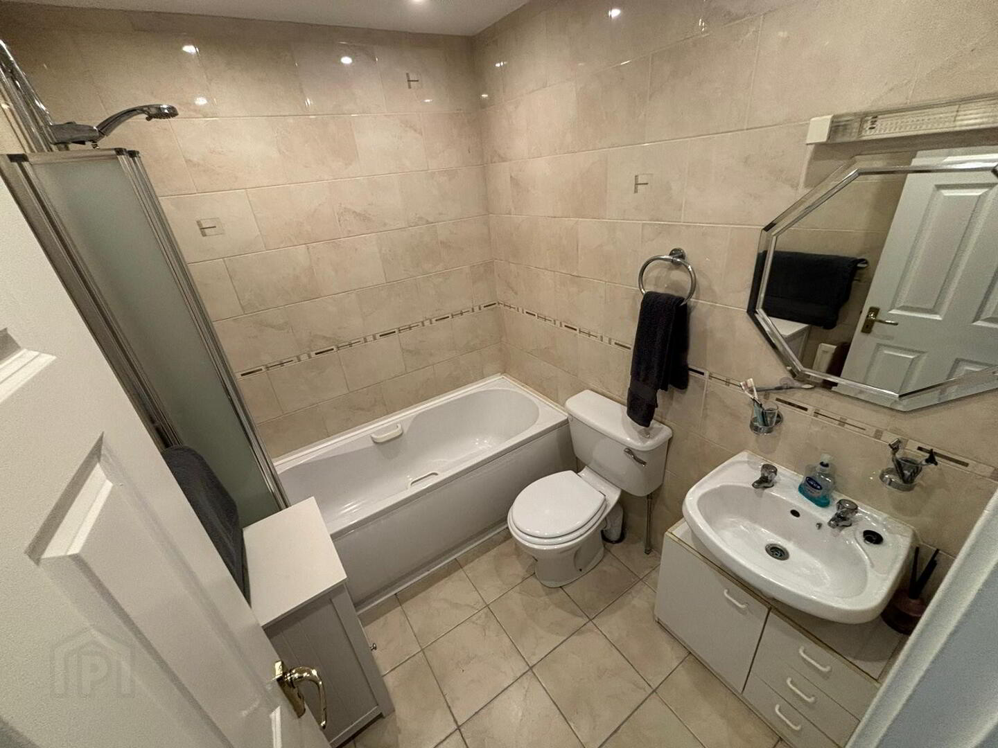 19 The Park, Martello Village 38 of 46