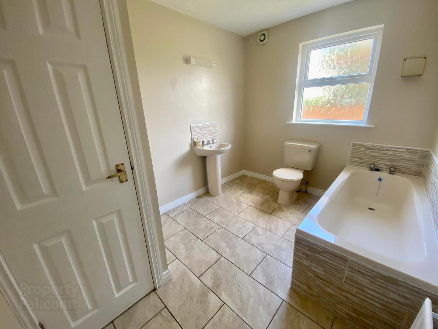 22 Whitehall Avenue 17 of 33