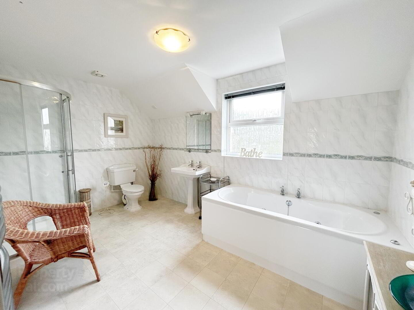 82 Landahussey Road 24 of 40