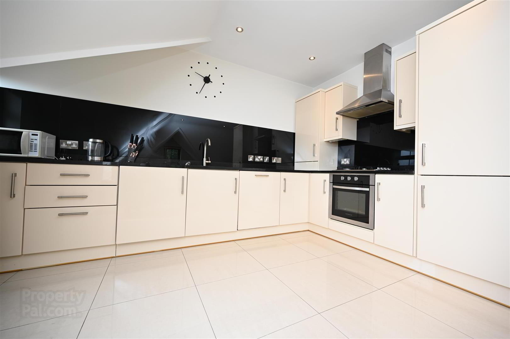 Apt 15, 22 Upper Lisburn Road 4 of 15