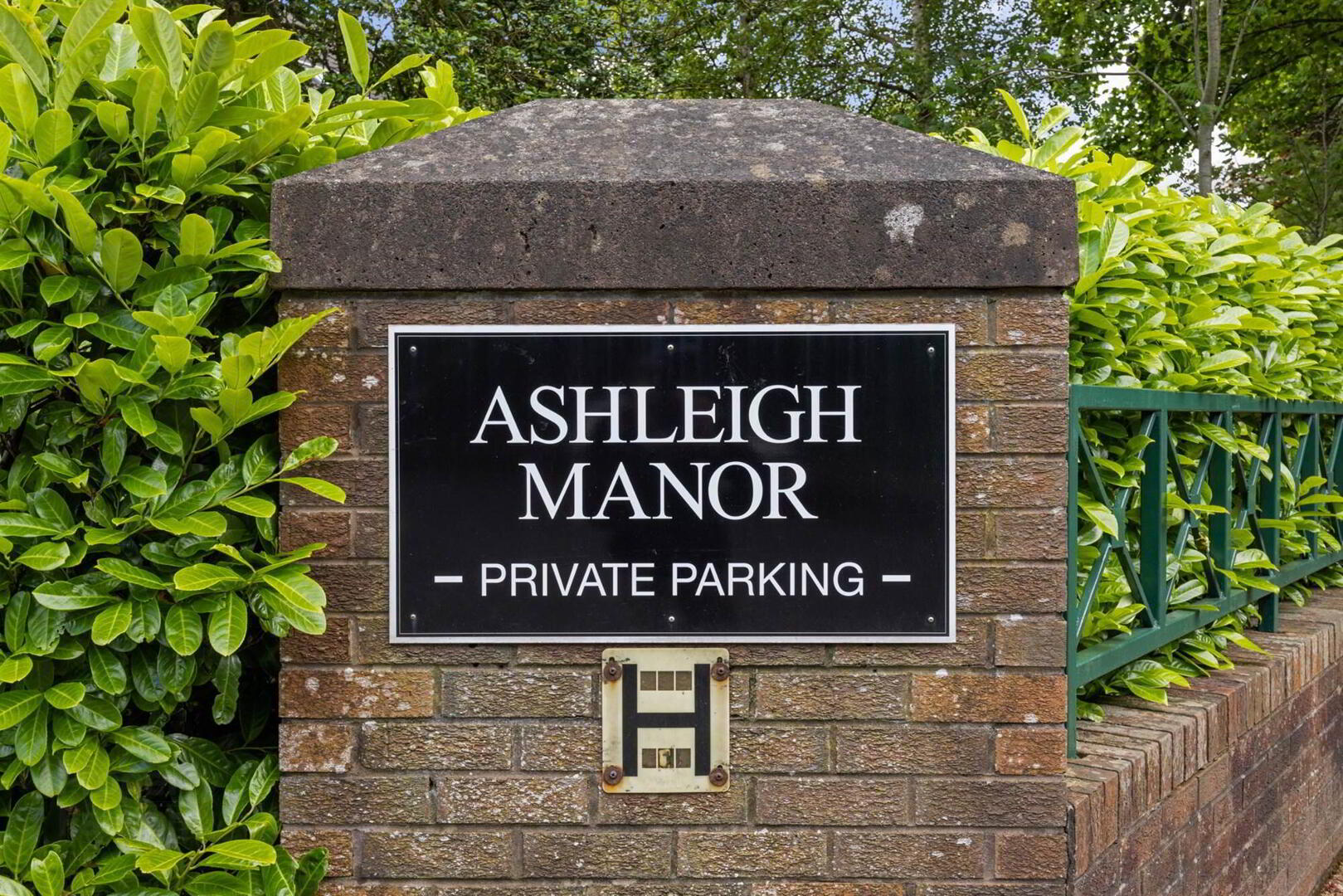 12 Ashleigh Manor