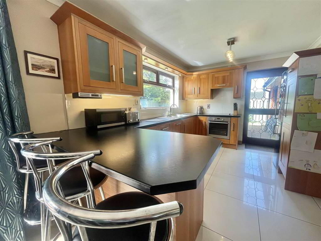 46 Oakhurst Avenue 9 of 24