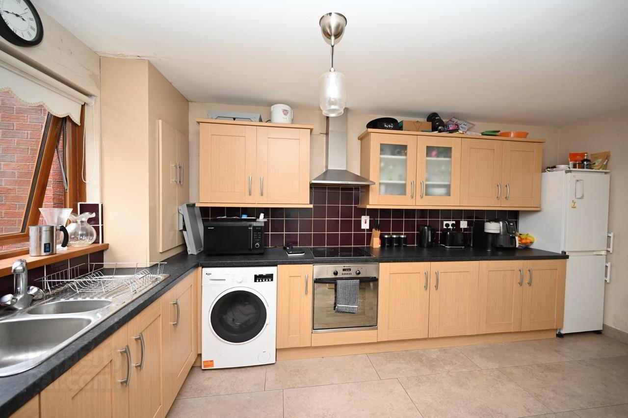 22 Thames Court 4 of 9