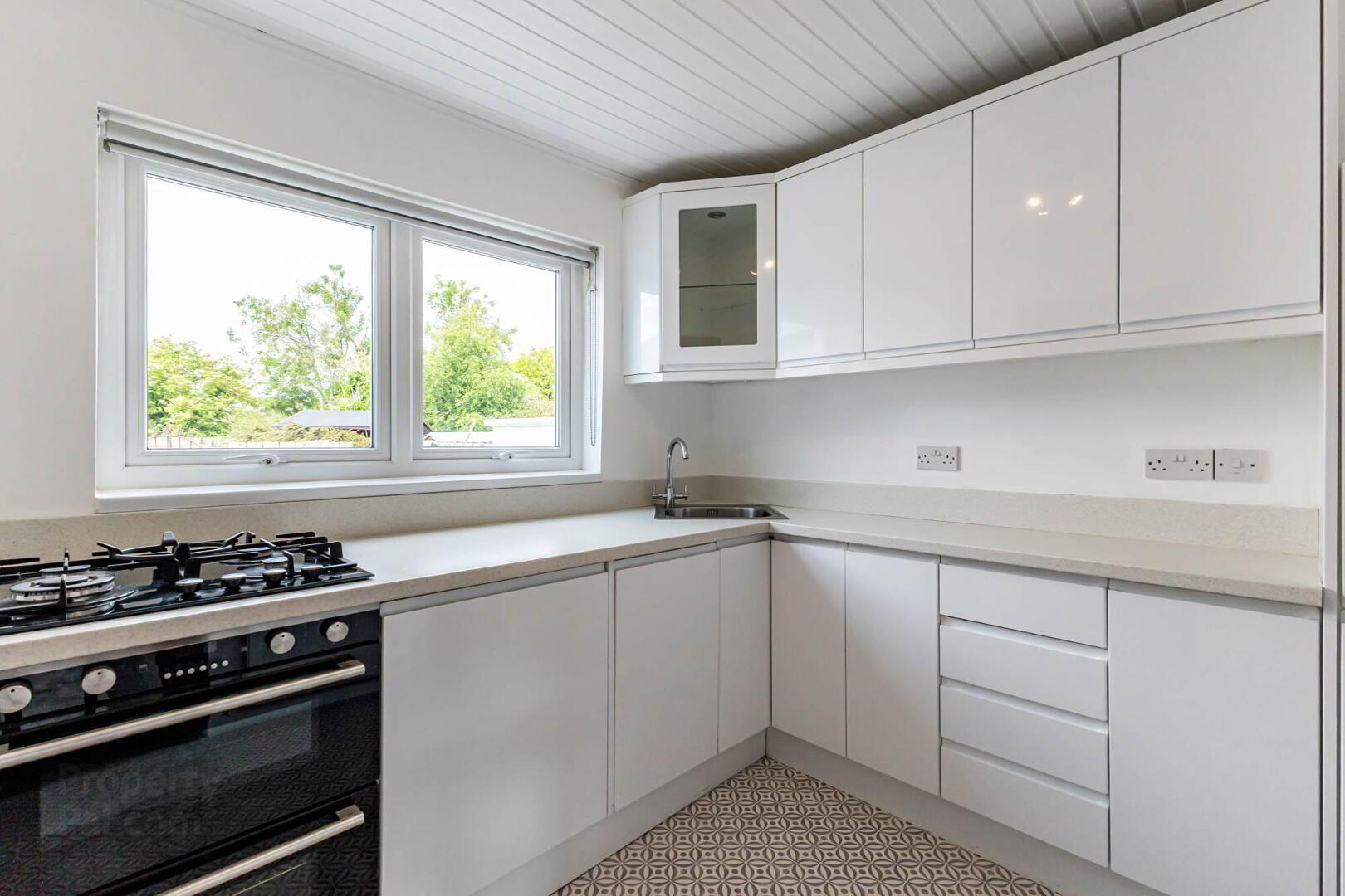 22 Park Crescent 7 of 15