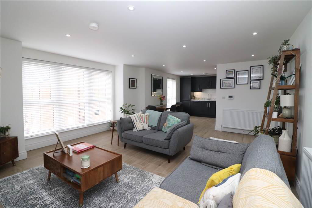 3, 15 Ballantine Square 4 of 14