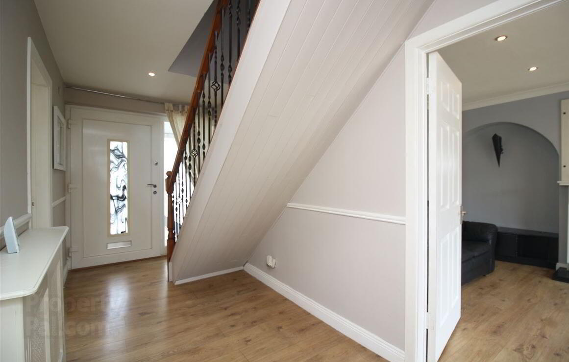 10 Woodlands Avenue 20 of 62