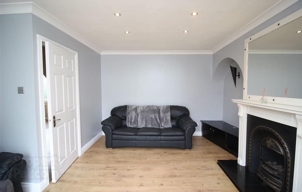10 Woodlands Avenue 23 of 62