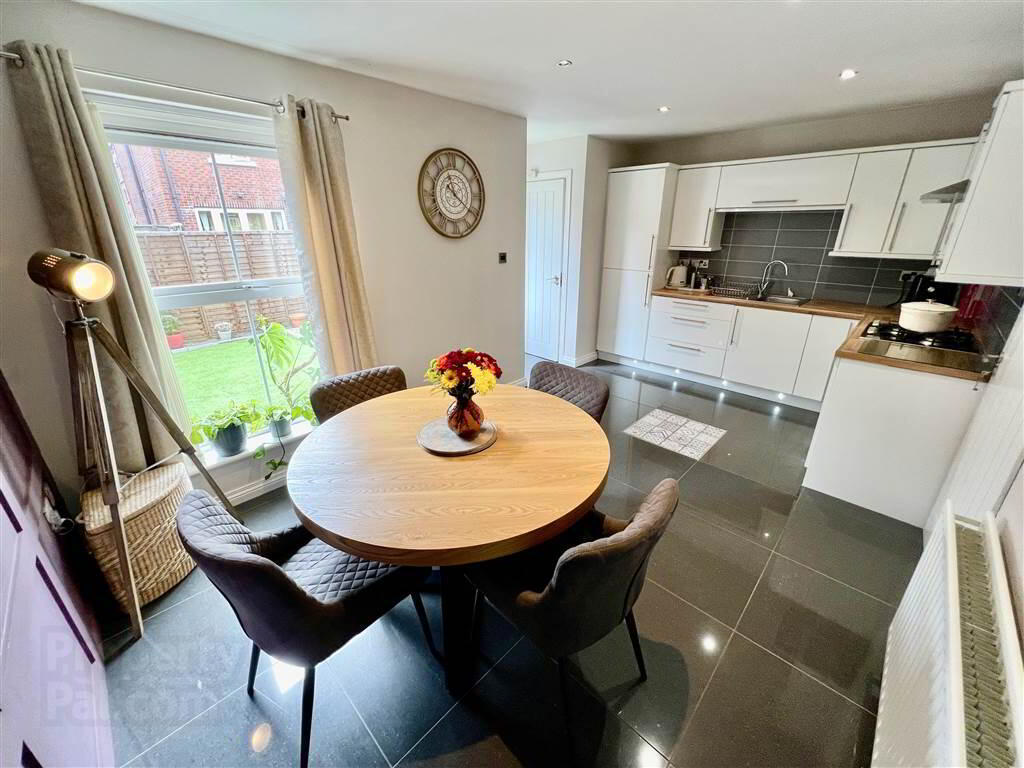 25 Lewis Avenue 5 of 18