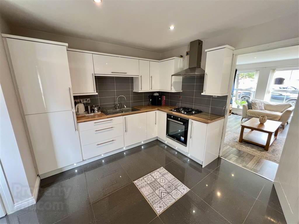 25 Lewis Avenue 7 of 18