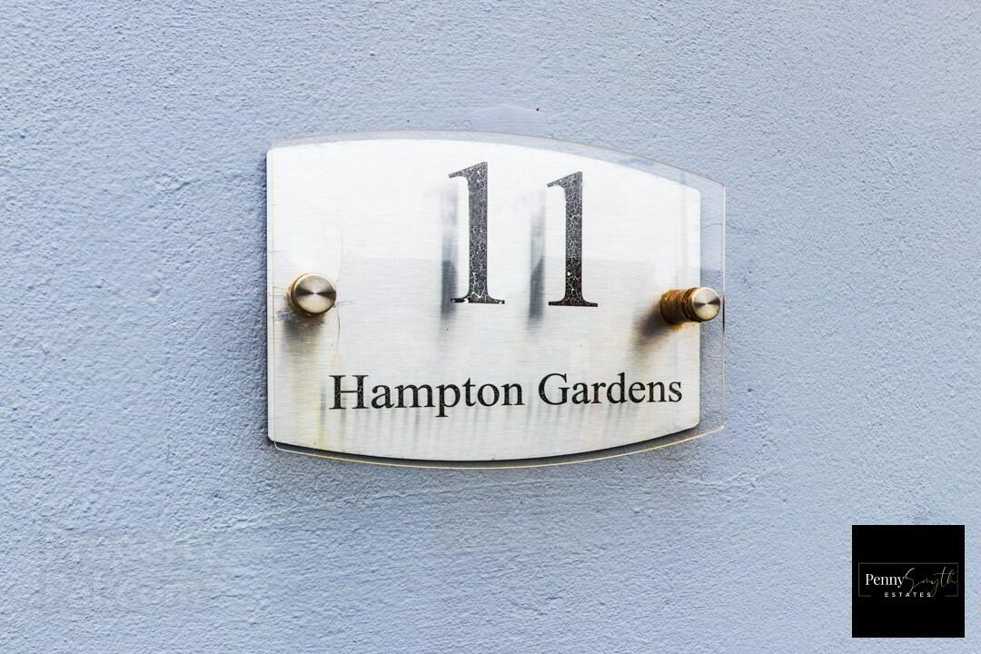 11 Hampton Gardens