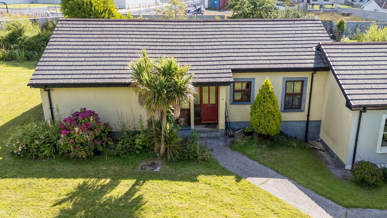 37 Pebble Lawn 2 of 21