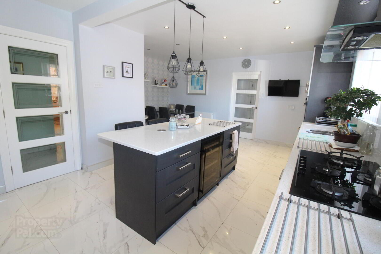 3 Fernmore Road 4 of 24
