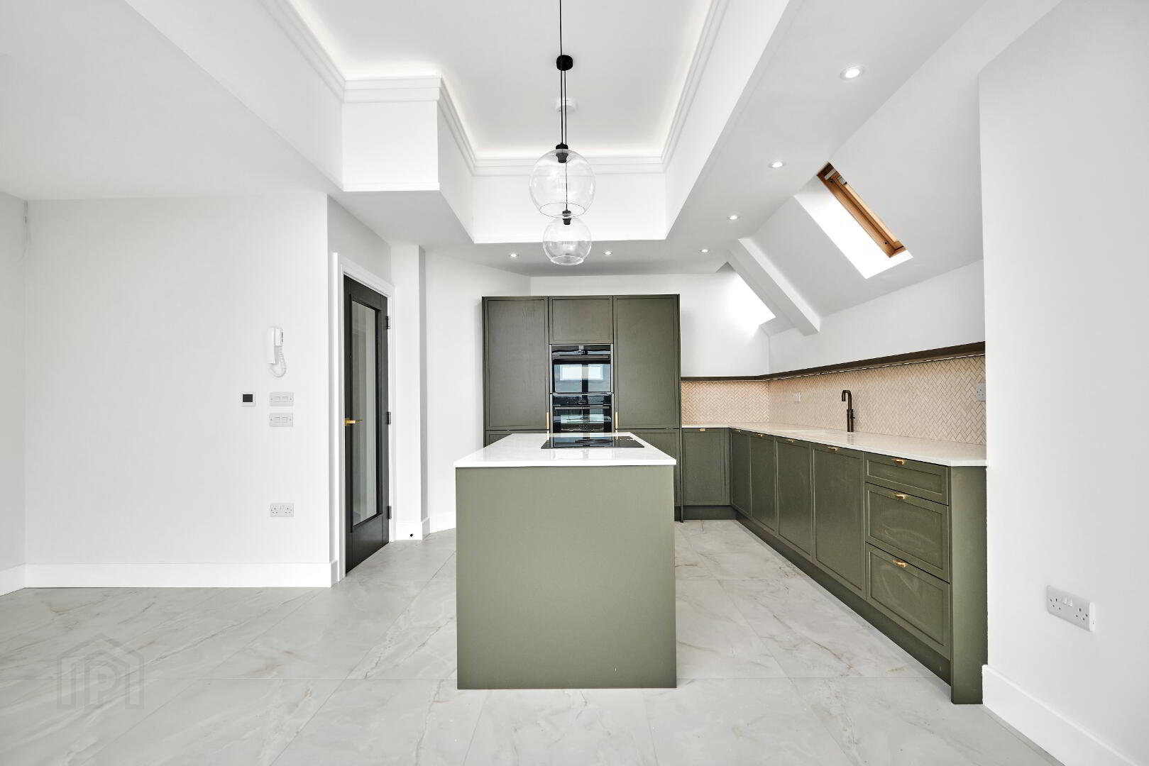 3 Bed Penthouse Apartment 2 of 52