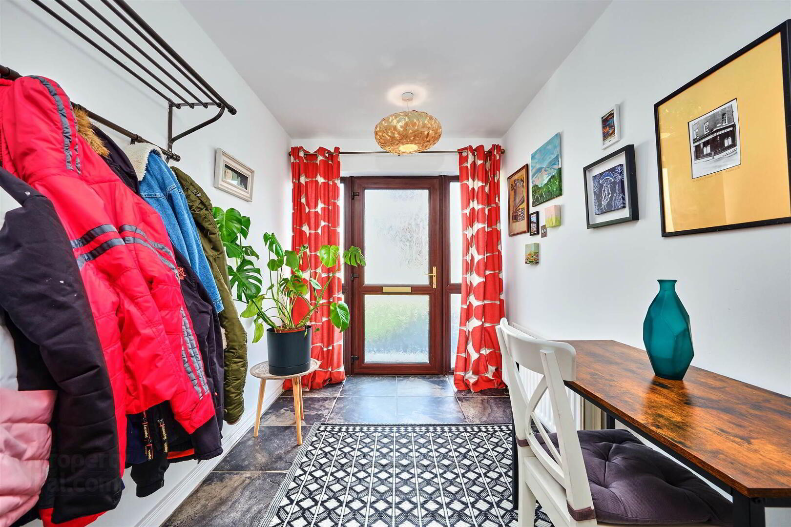 3 Hillside Crescent 4 of 34