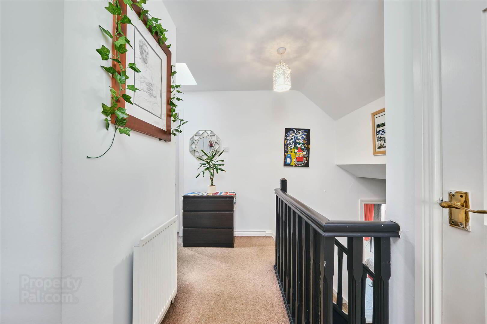 3 Hillside Crescent 17 of 34