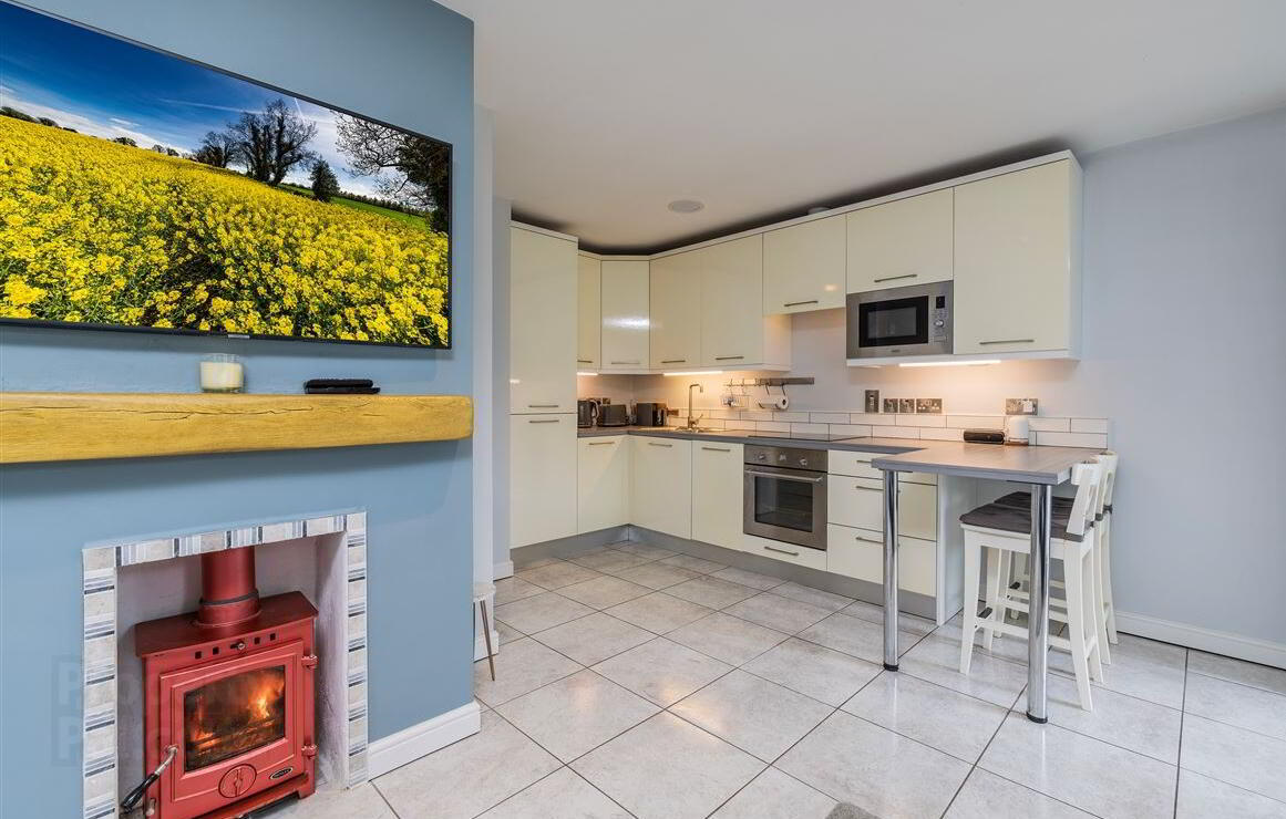 64 Woodford Lawn 6 of 14