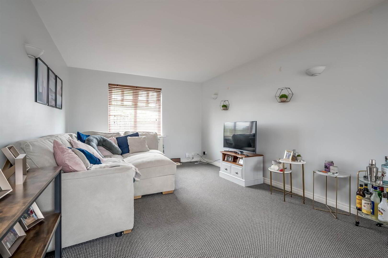 Apt 5 The Manor, 1 Belmont Church Road 8 of 16
