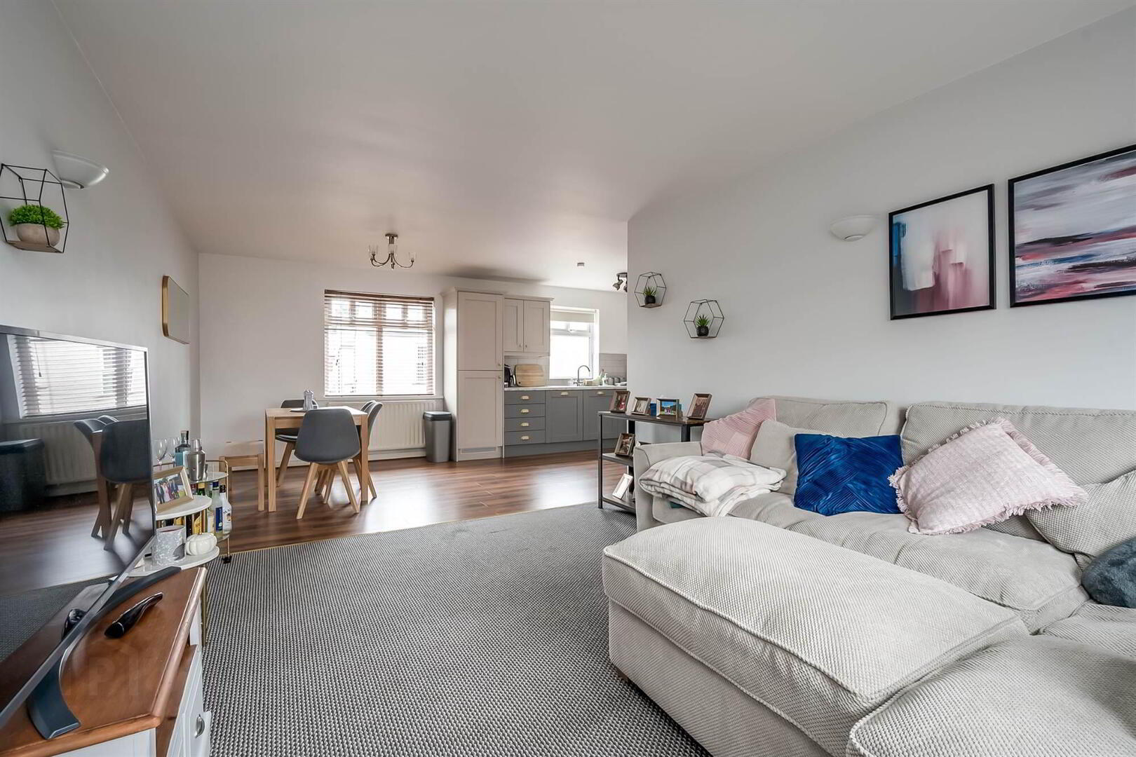 Apt 5 The Manor, 1 Belmont Church Road 9 of 16