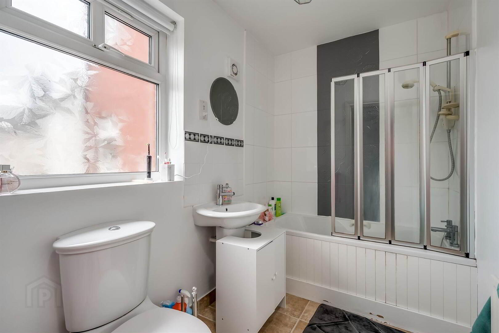 Apt 5 The Manor, 1 Belmont Church Road 13 of 16