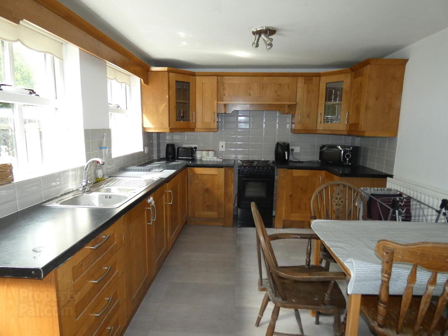 7 Braddan Place ( Mill Road ) 5 of 22