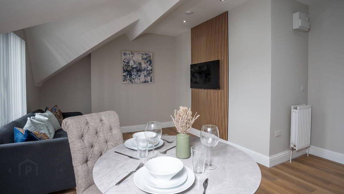 Apt 6, 19 Camden Street 3 of 8