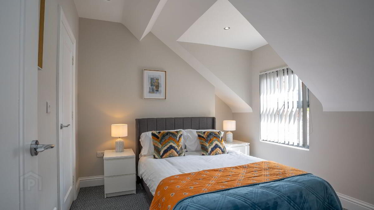 Apt 6, 19 Camden Street 5 of 8