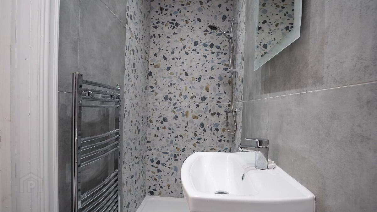 Apt 6, 19 Camden Street 7 of 8