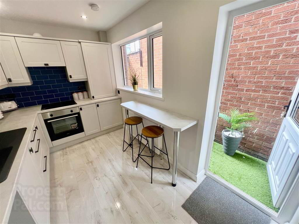 64 Dromore Street 8 of 17