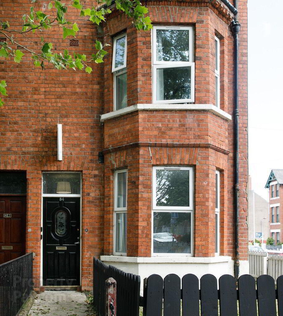 Great Five Bedroom House, 84 Rugby Road