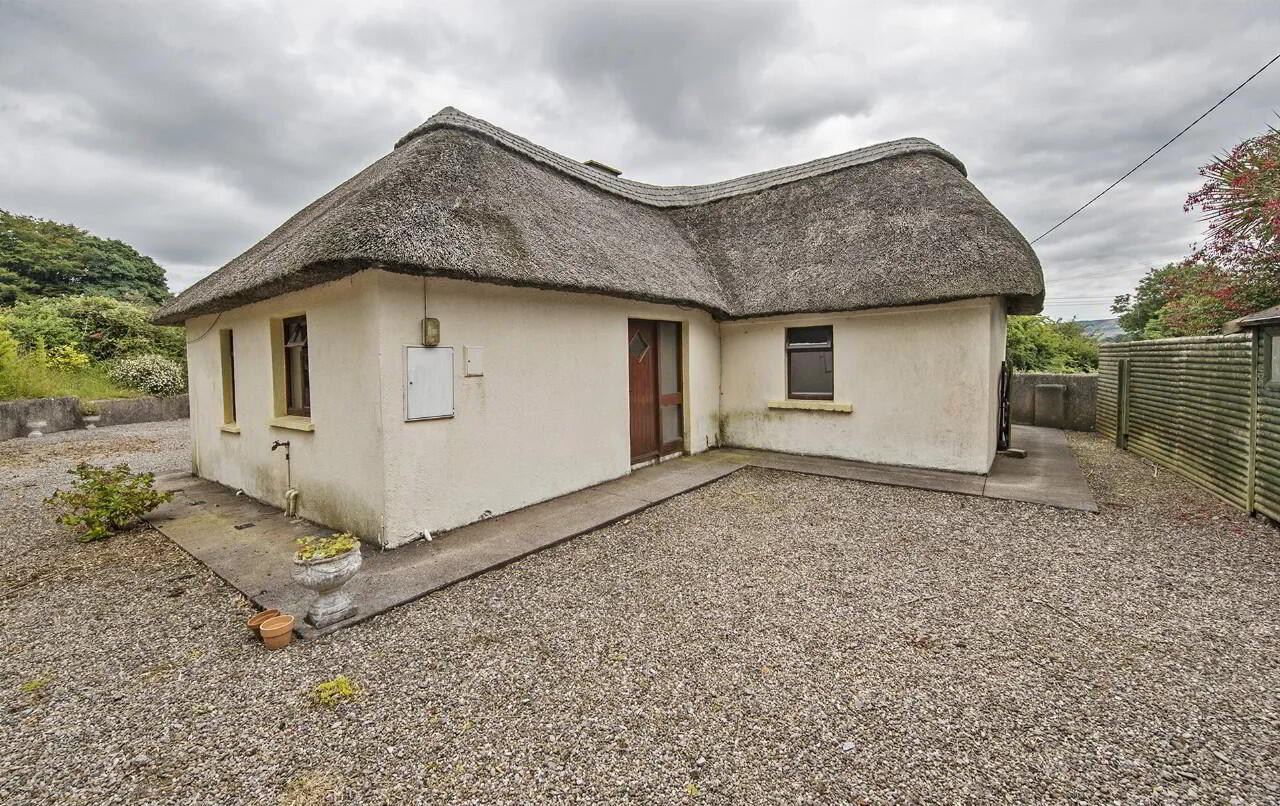St Jude Thatch Cottage 6 of 34