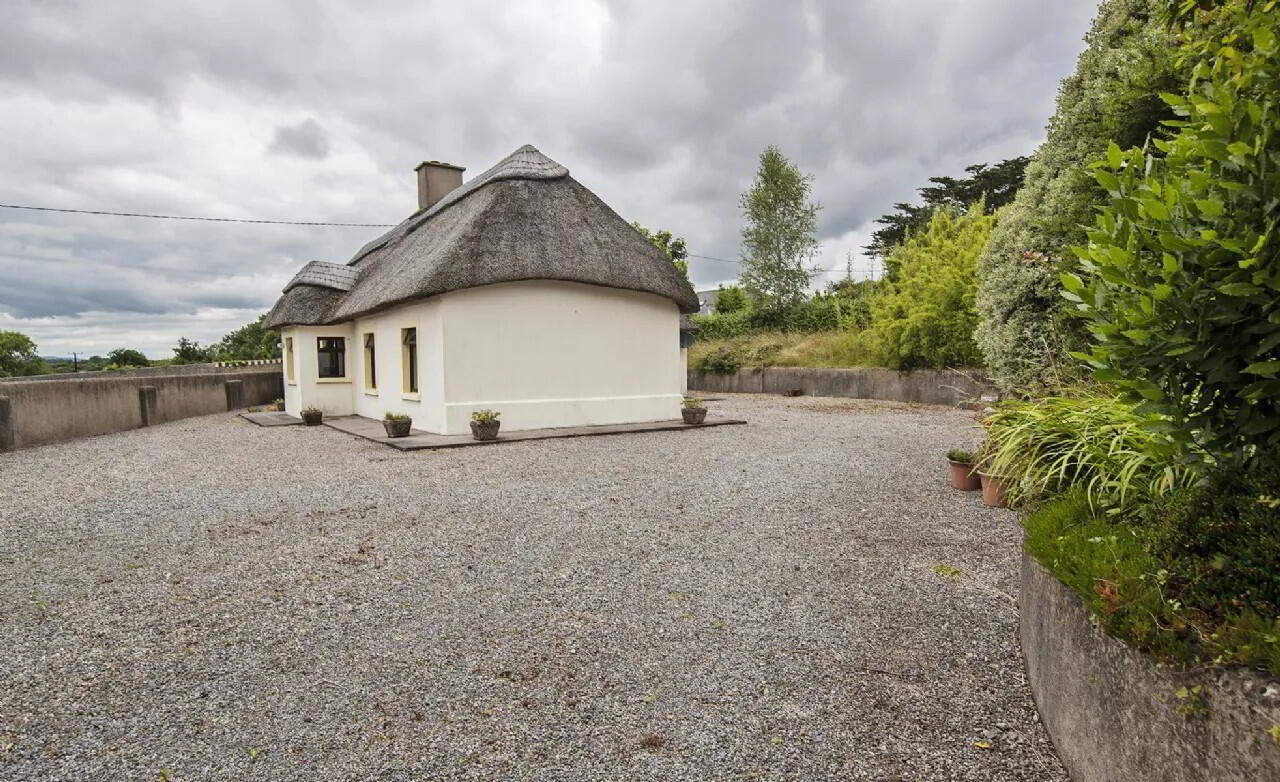 St Jude Thatch Cottage 5 of 34