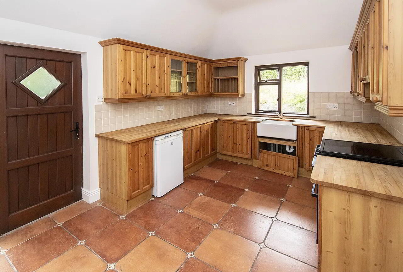 St Jude Thatch Cottage 11 of 34