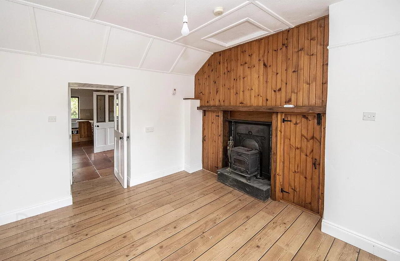St Jude Thatch Cottage 16 of 34