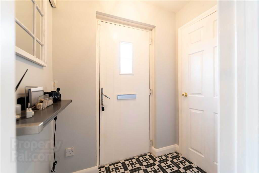 37 Lord Wardens Court 5 of 23