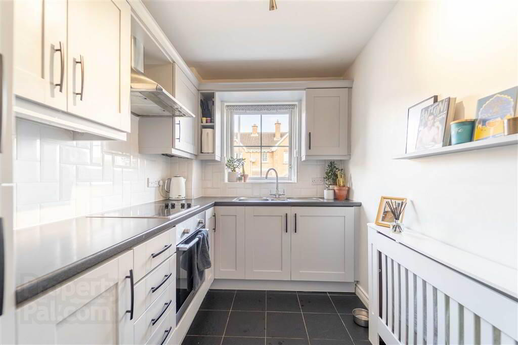 37 Lord Wardens Court 8 of 23