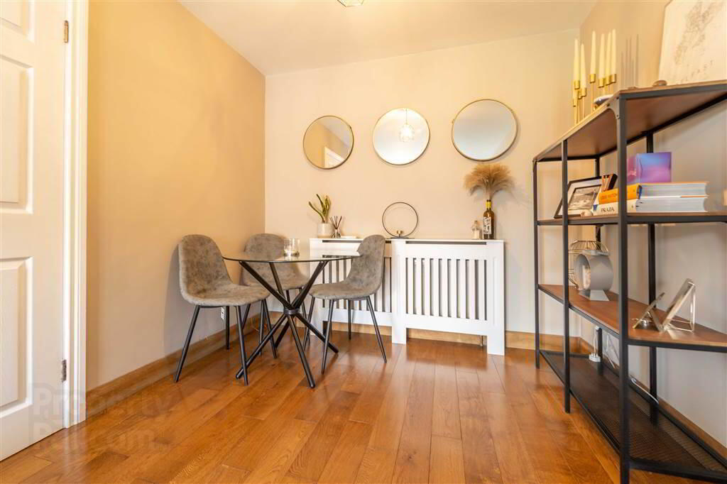 37 Lord Wardens Court 16 of 23