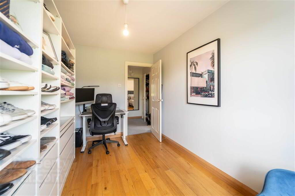 37 Lord Wardens Court 15 of 23