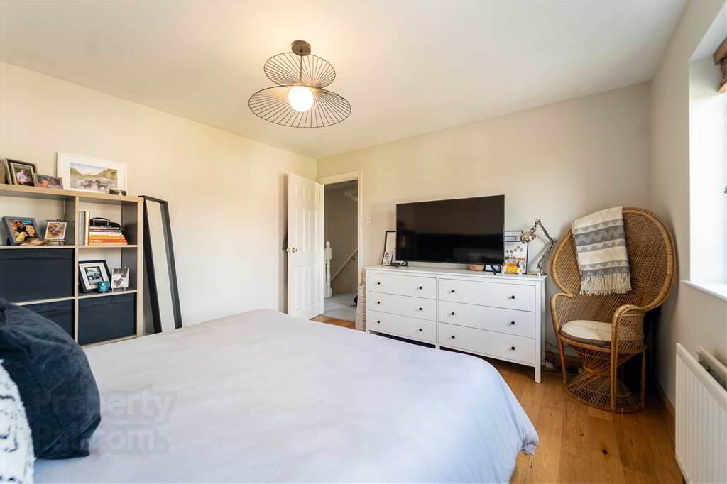 37 Lord Wardens Court 13 of 23
