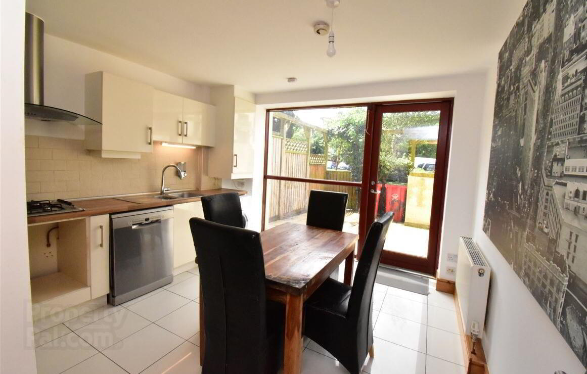17 Castlegate Copse 8 of 15