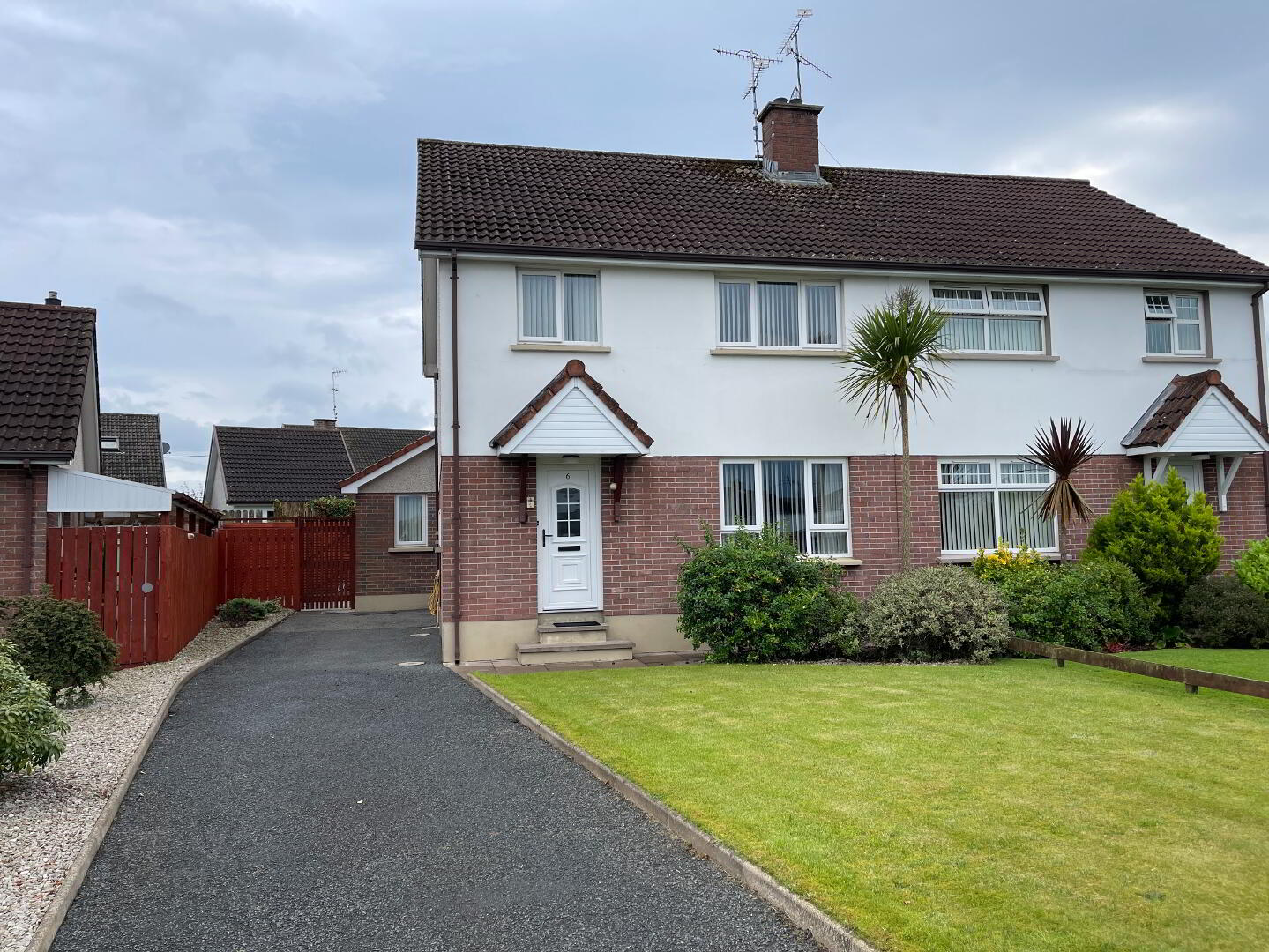 6 Lissan Close