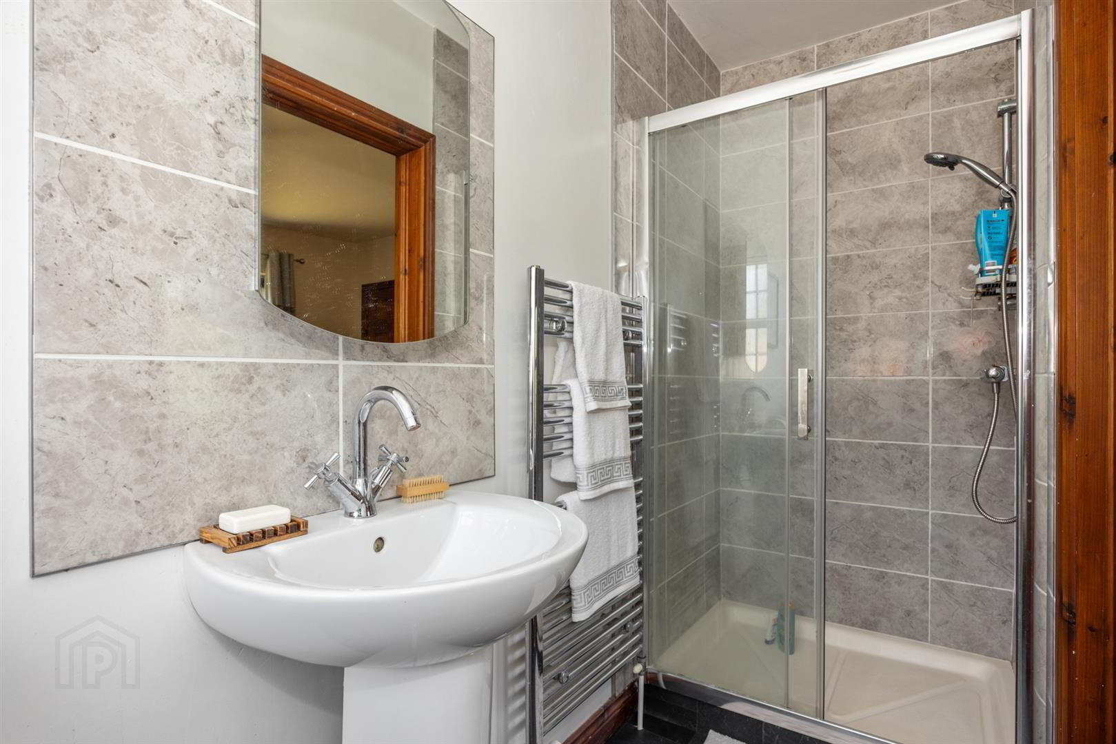 2 Strangford Avenue 31 of 38