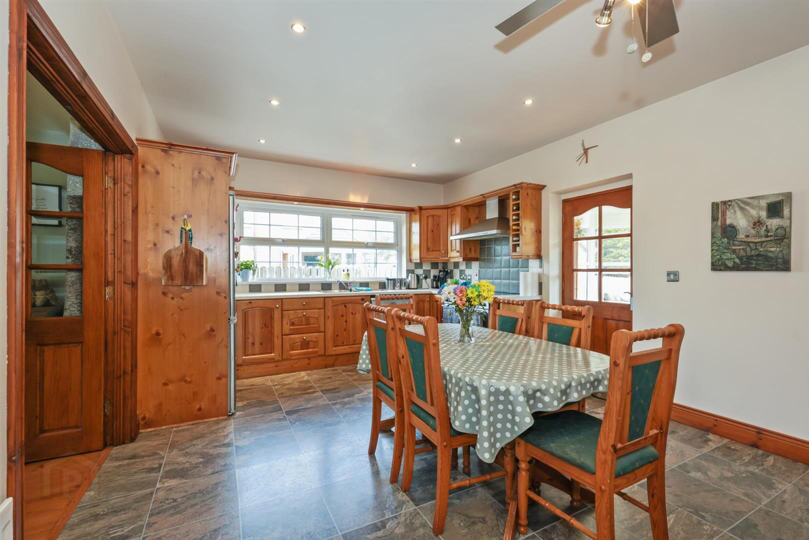 2 Strangford Avenue 11 of 38