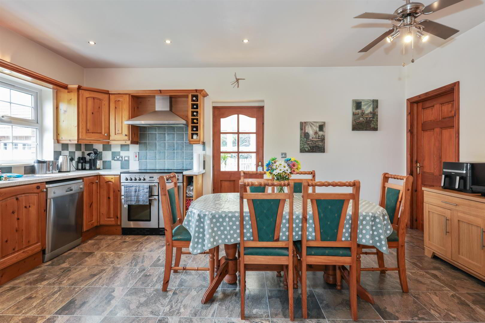 2 Strangford Avenue 10 of 38
