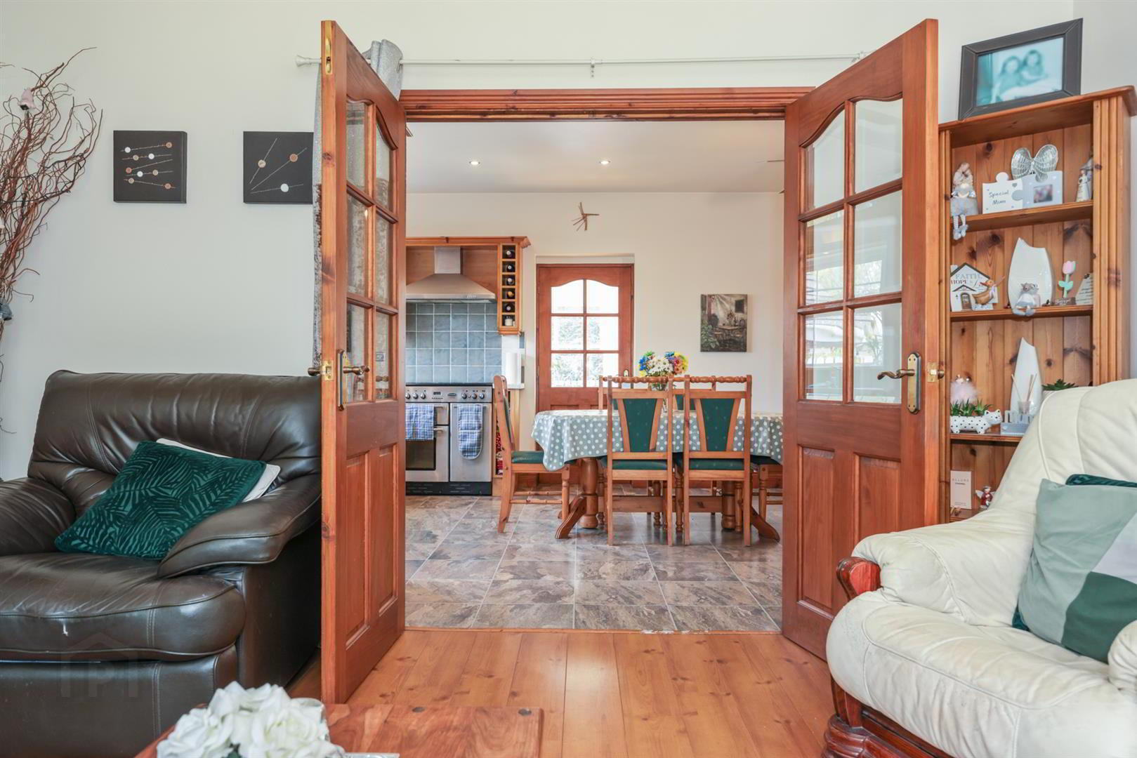 2 Strangford Avenue 9 of 38
