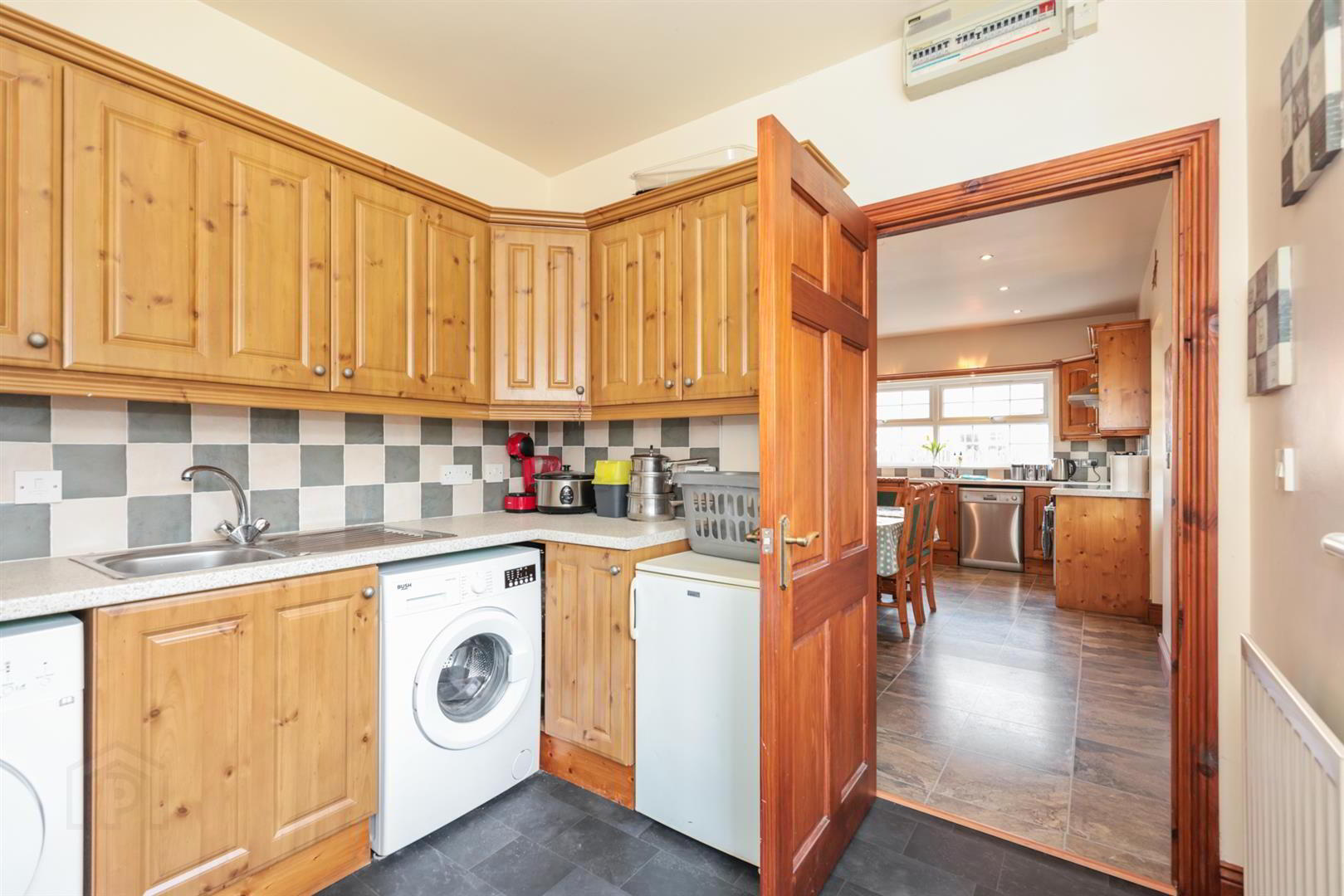 2 Strangford Avenue 17 of 38