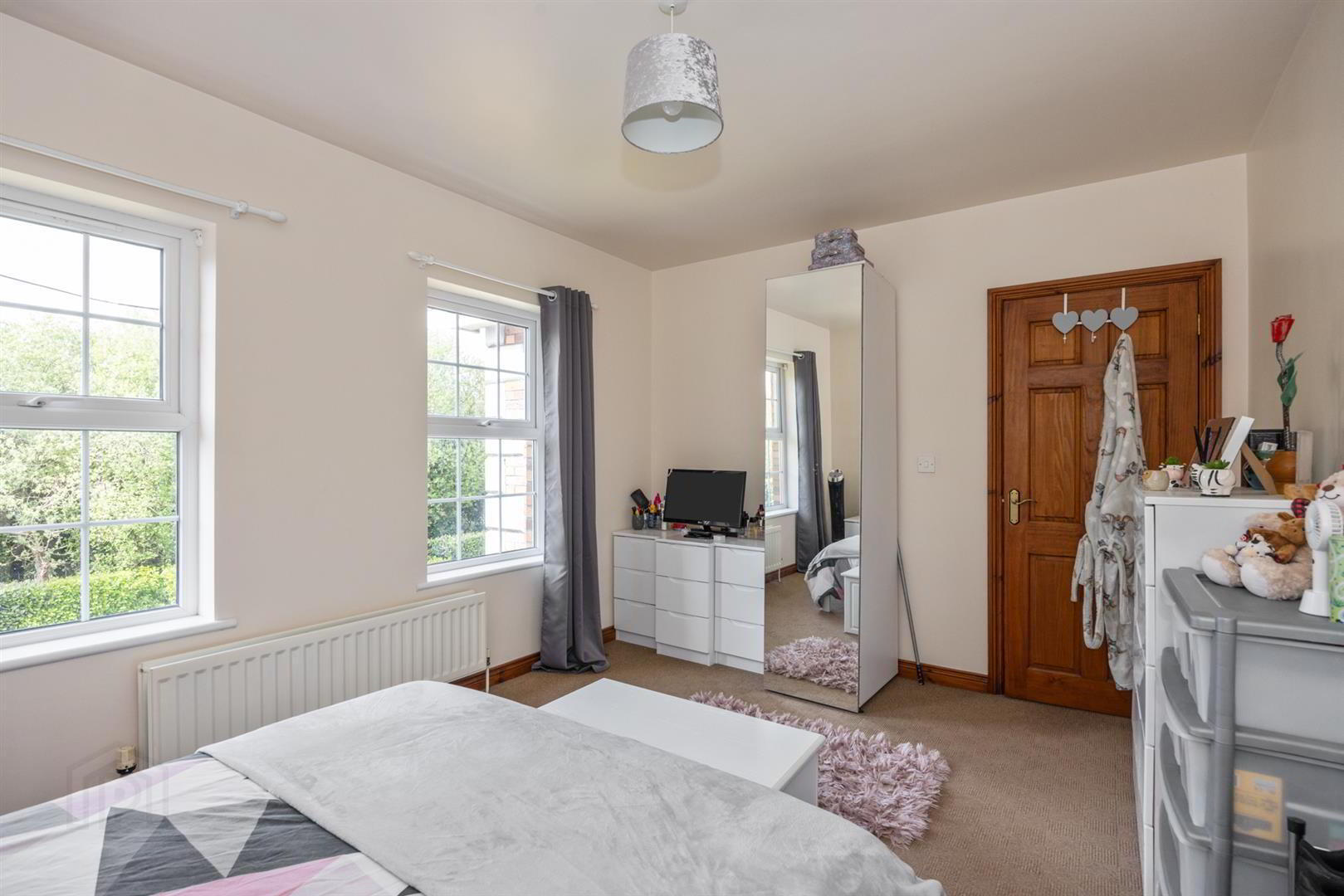 2 Strangford Avenue 27 of 38