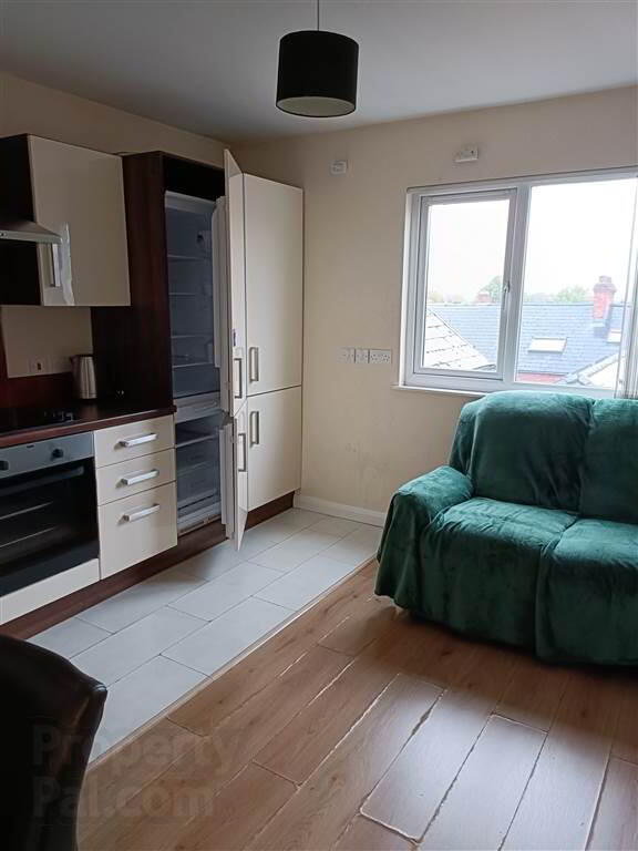 Flat 4, 78 Fitzroy Avenue 6 of 10