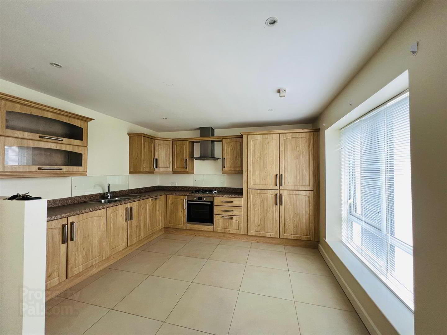 9 Oaktree Manor 7 of 22