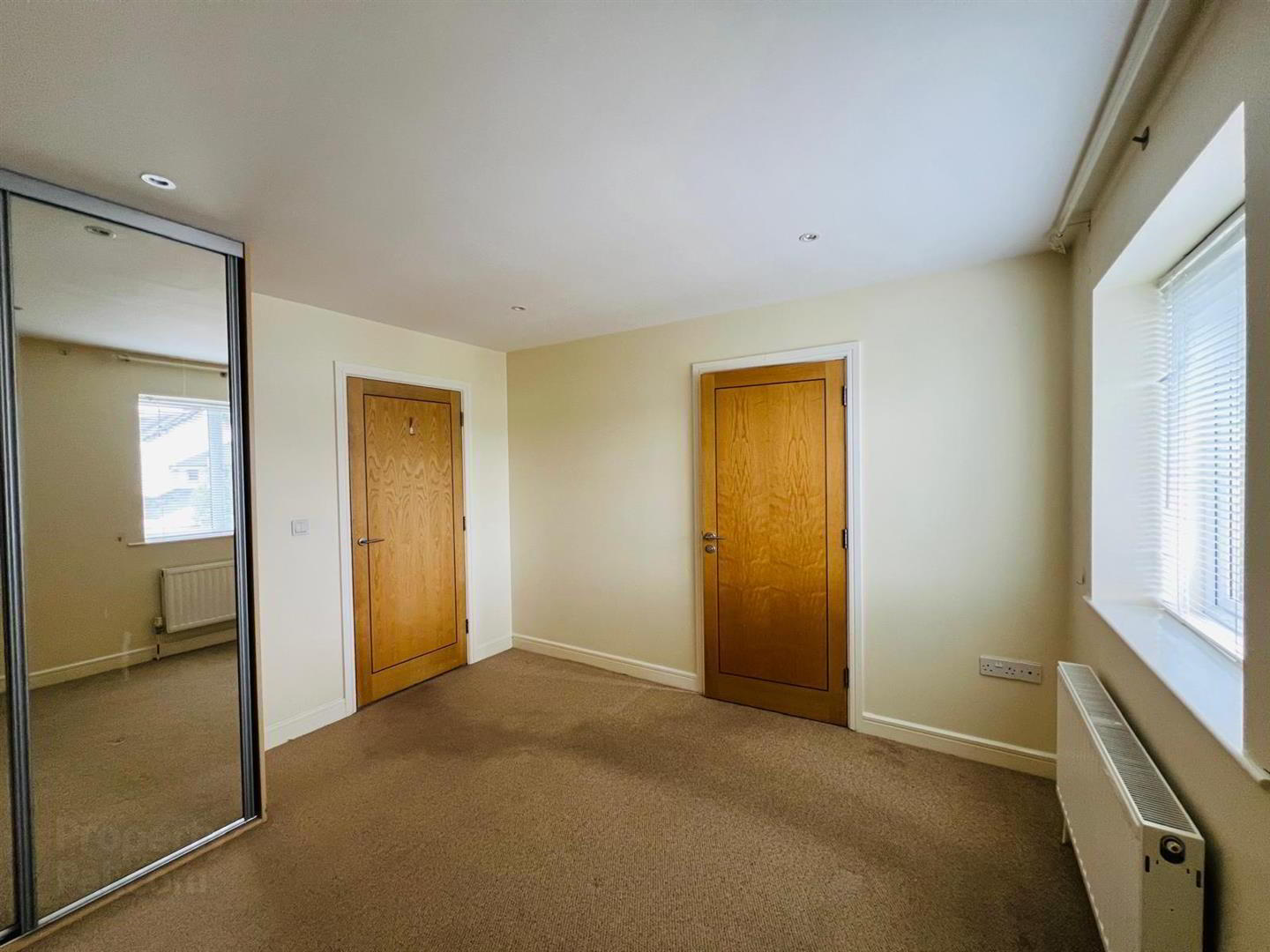 9 Oaktree Manor 9 of 22